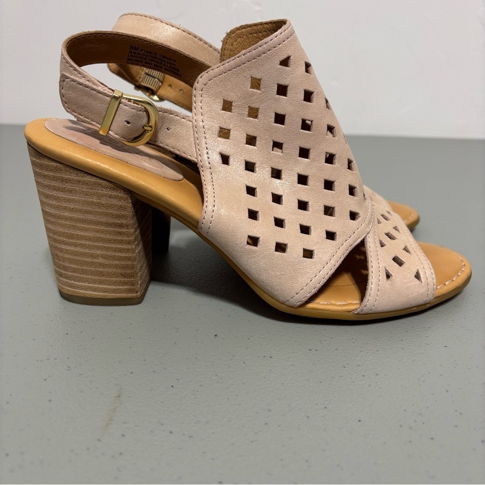 Born Women's Sandals Heels Block Size 8M Ankle Buckle Leather Taupe Neutral